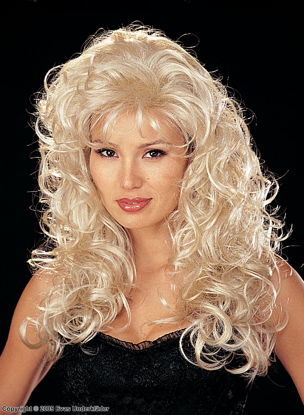 Wig with long curls in platnium blonde